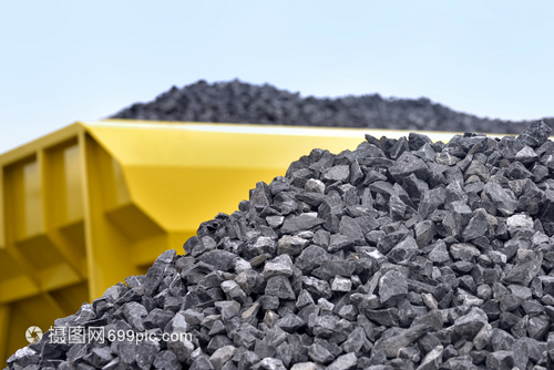 堆原材料碎石與碎石加工的關鍵流程及應用